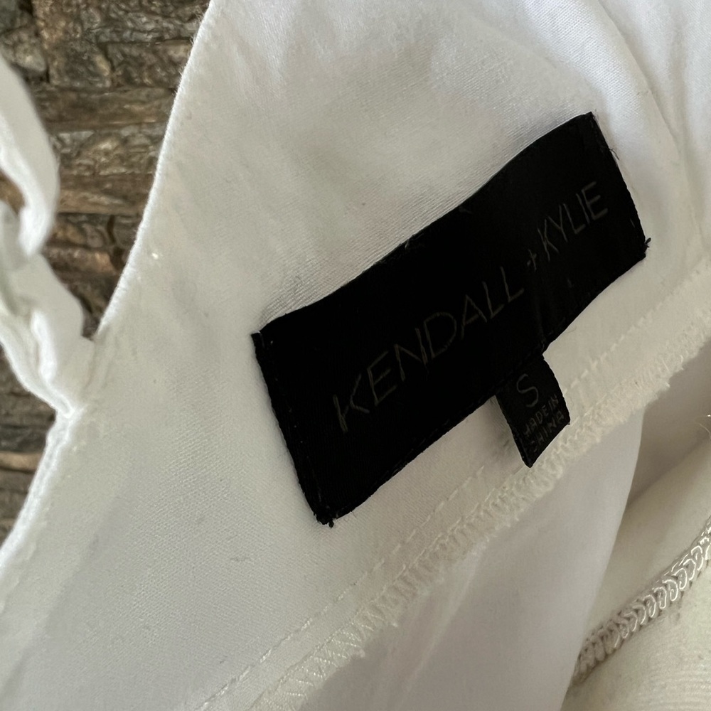 Kendall & Kylie Elegant White Top - Picture 11 of 12